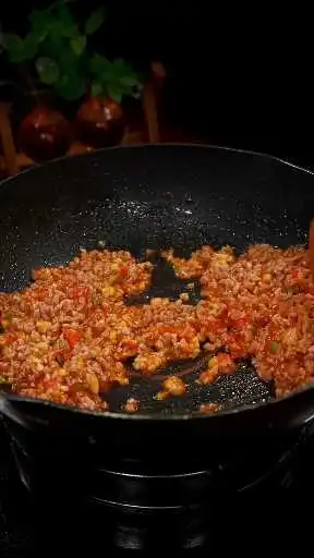 番茄肉末拌面的家常做法，簡(jiǎn)單易學(xué)，好吃又爽口。