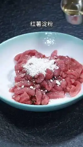 青椒肉絲的家常做法，簡(jiǎn)單易學(xué)，好吃又下飯。