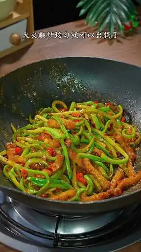 西葫蘆炒肉絲的家常做法，簡單易學，好吃又下飯。