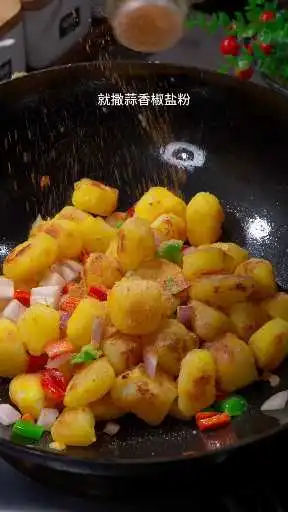 椒鹽土豆的家常做法，簡單易學，好吃又爽口。