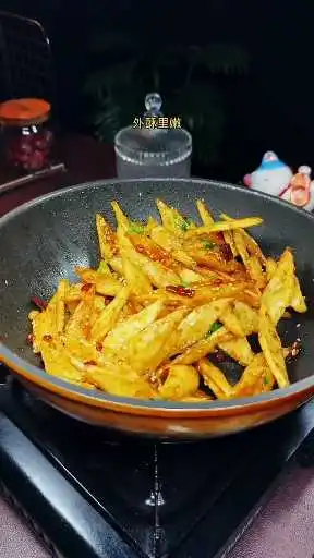 土豆的新吃法简单易学，好吃又下酒。