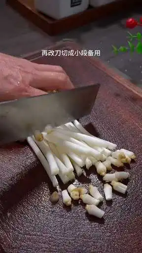 干锅花生芽的家常做法，简单易学，好吃又下饭。