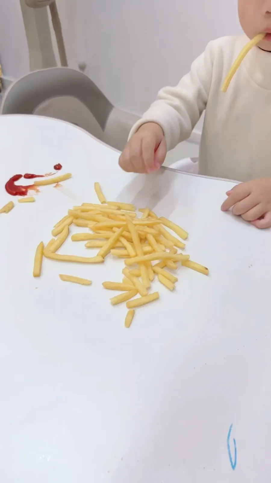 当我一把抓完女儿的薯条时