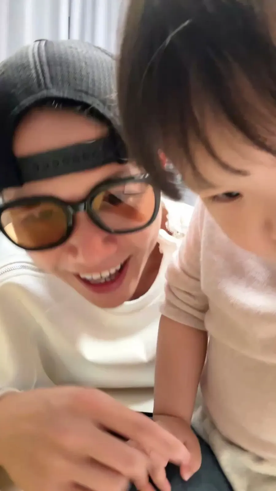 父女版不厌其烦手势舞